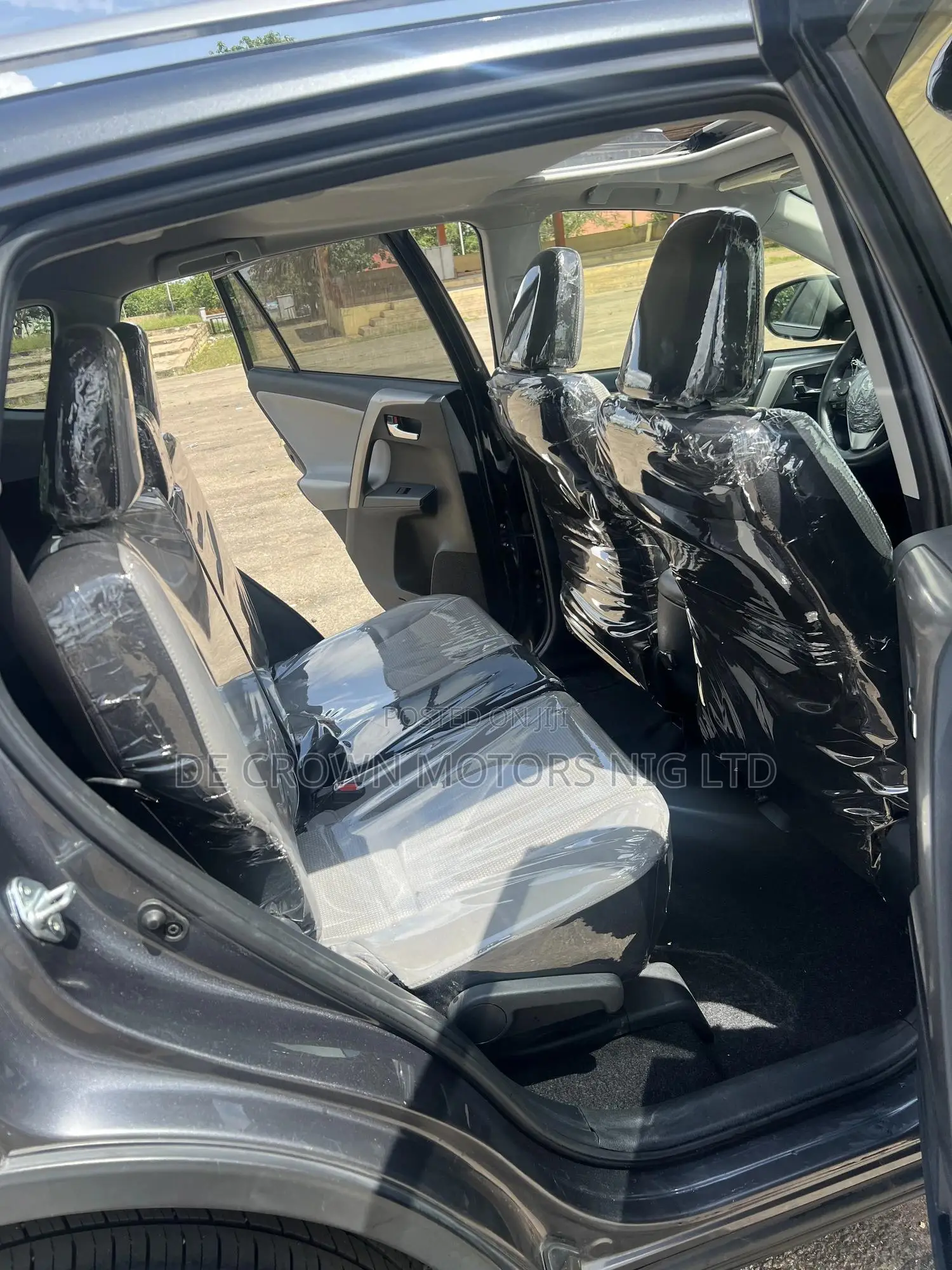 Toyota RAV4 XLE 4dr SUV (2.5L 4cyl 6A) 2018 Gray
