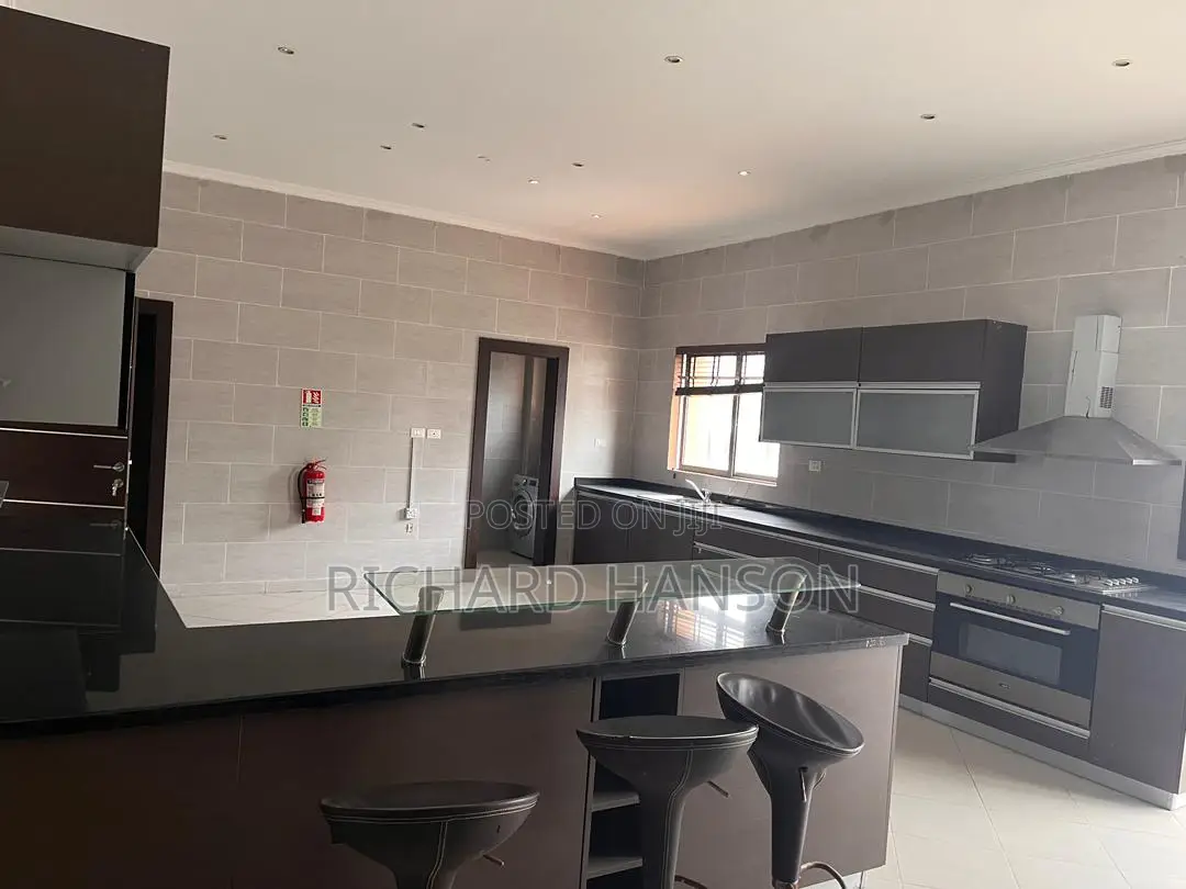3bdrm Apartment in Victoria Island Extension for rent