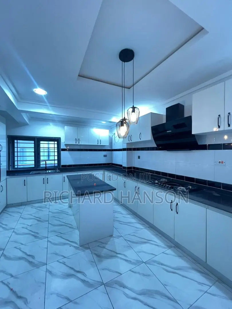 4bdrm Duplex in Lekki Phase 1 for sale