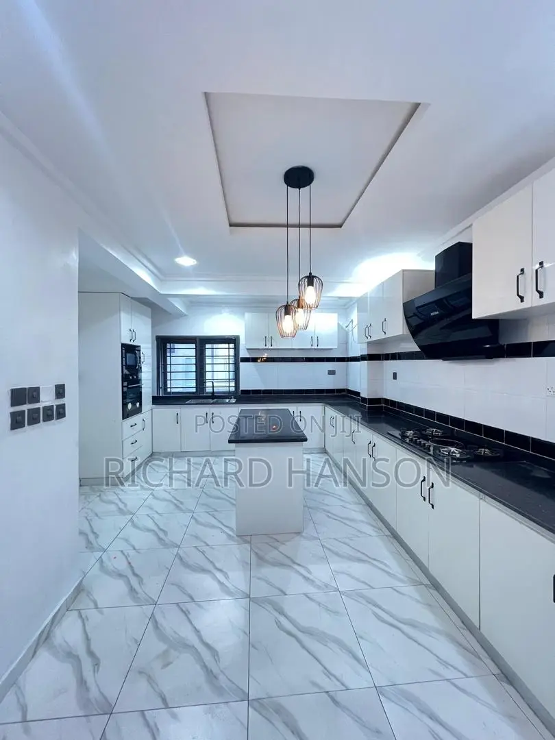 4bdrm Duplex in Lekki Phase 1 for sale