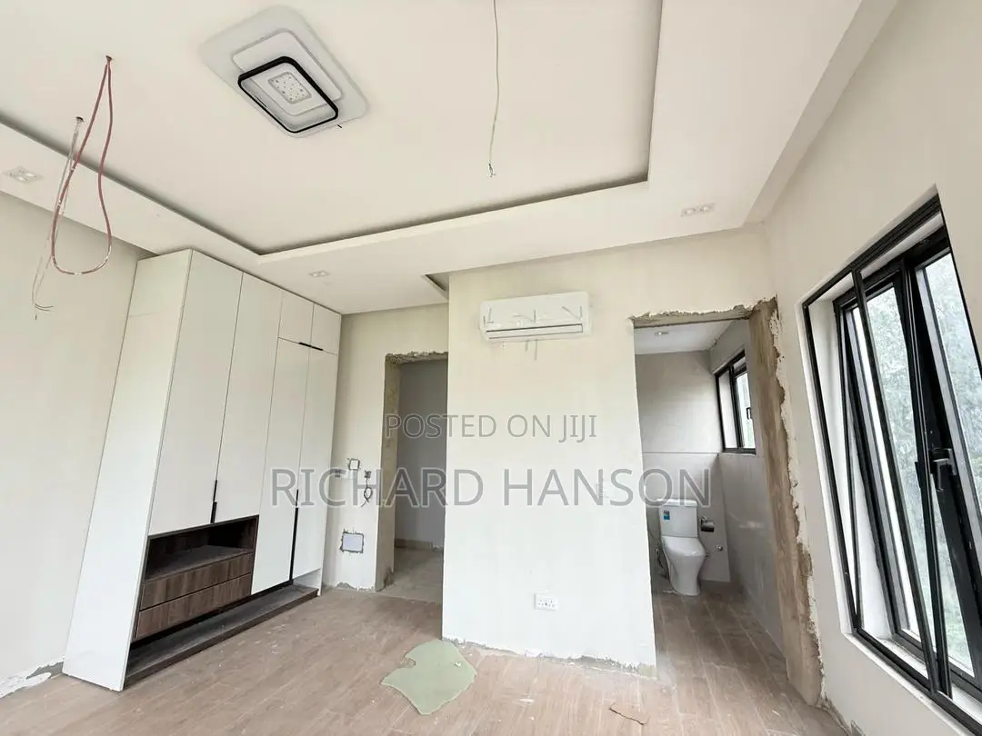 5bdrm Duplex in Banana Island for sale