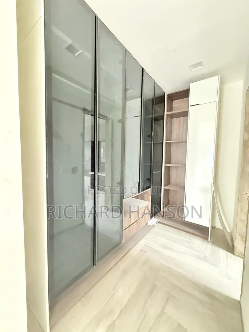 5bdrm Duplex in Banana Island for sale