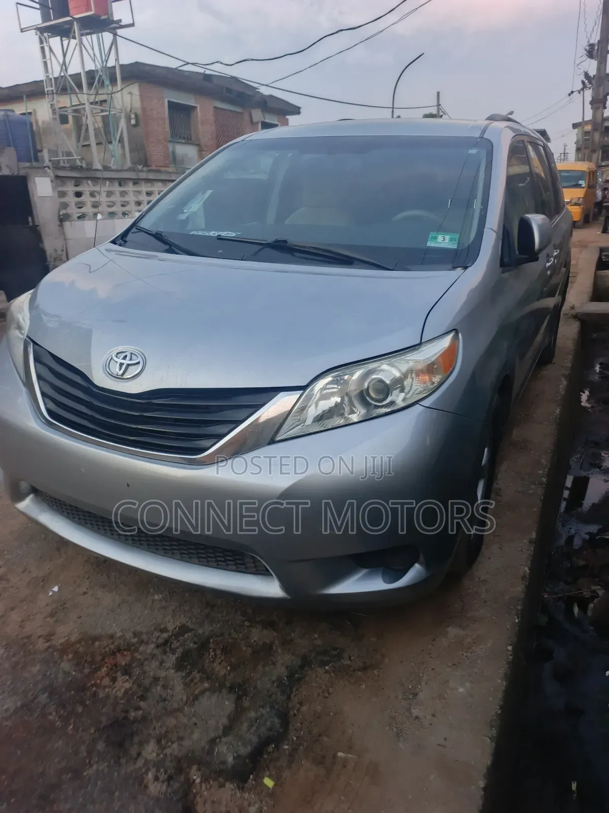 Toyota Sienna 2013 Silver
