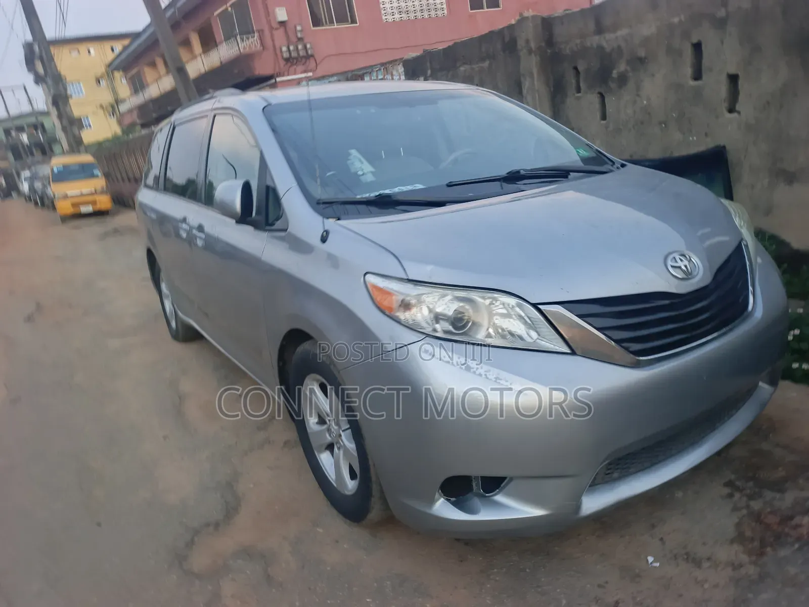 Toyota Sienna 2013 Silver