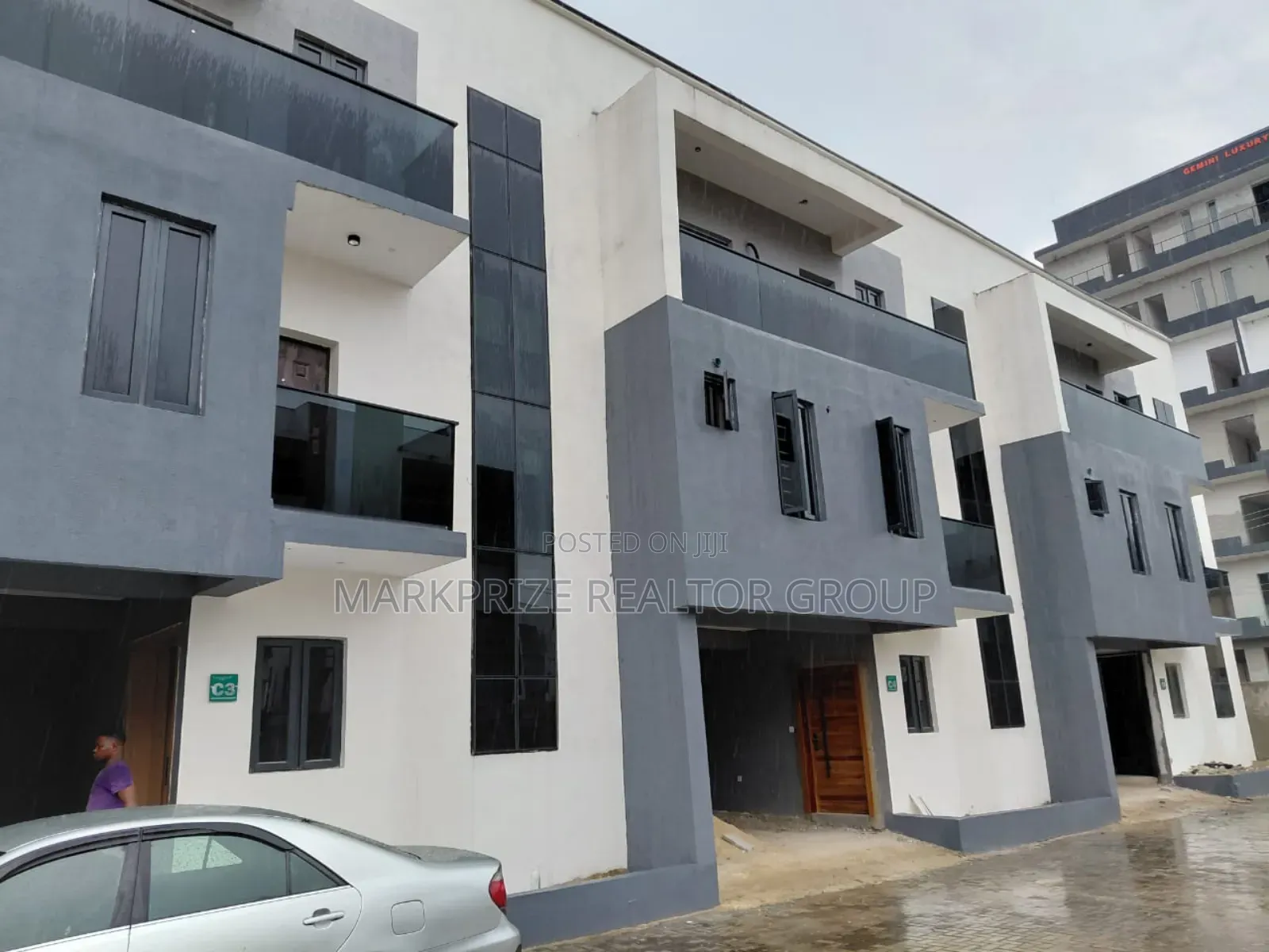 4bdrm Duplex in Lekki Phase 1 for sale