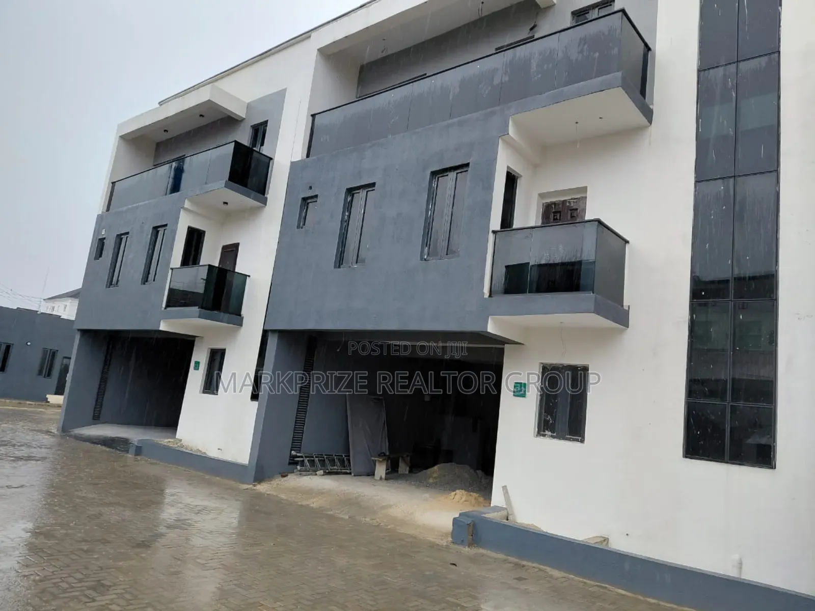 4bdrm Duplex in Lekki Phase 1 for sale
