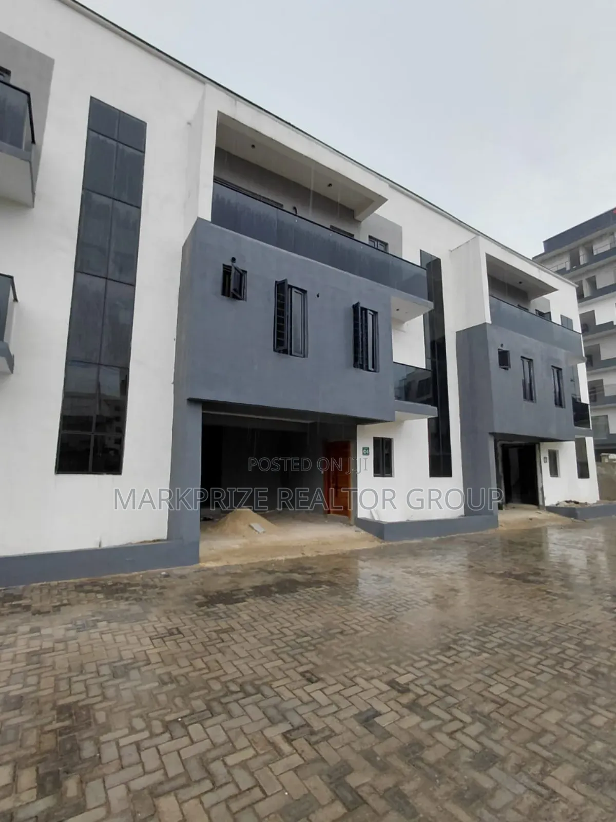 4bdrm Duplex in Lekki Phase 1 for sale