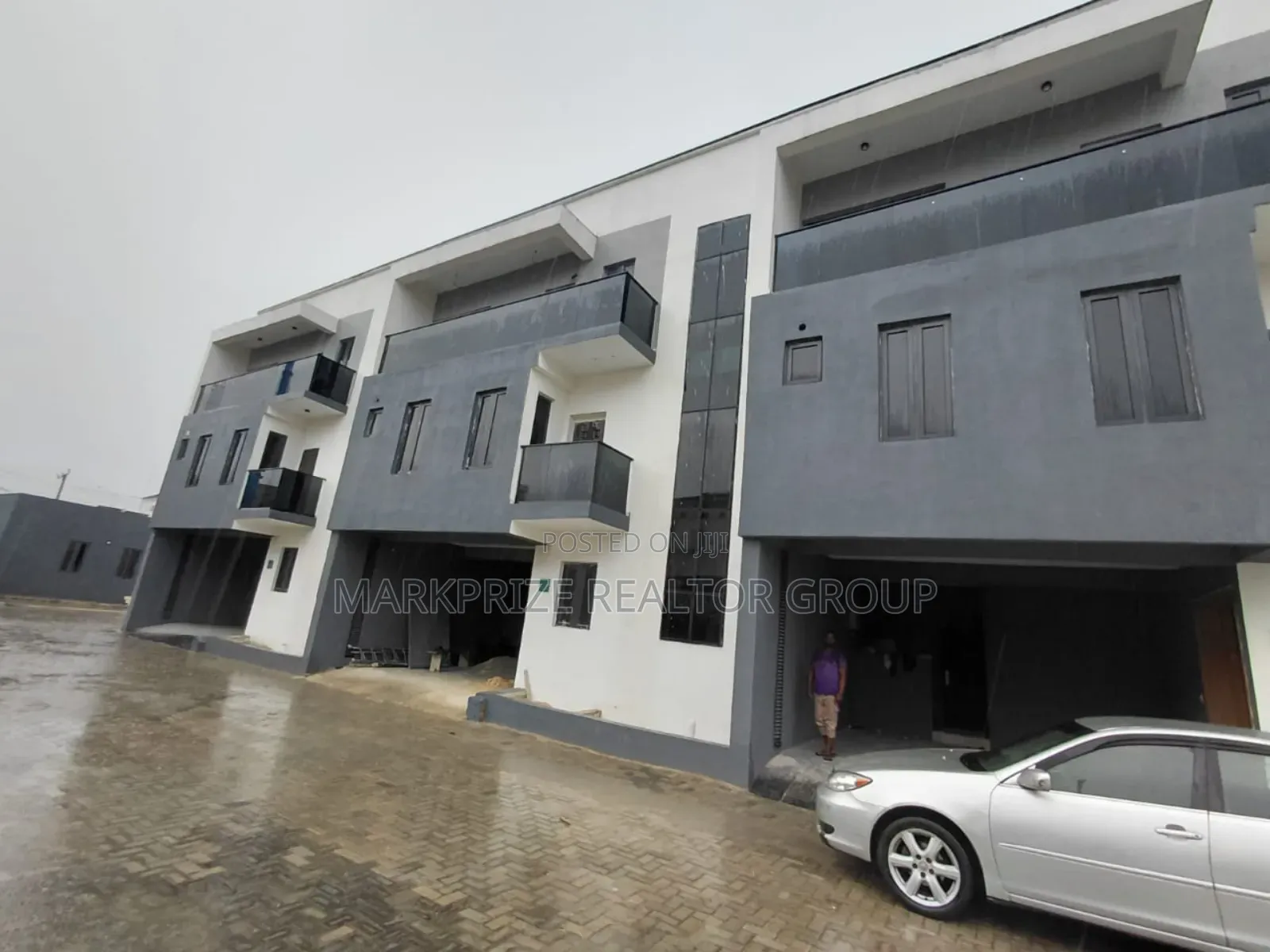 4bdrm Duplex in Lekki Phase 1 for sale