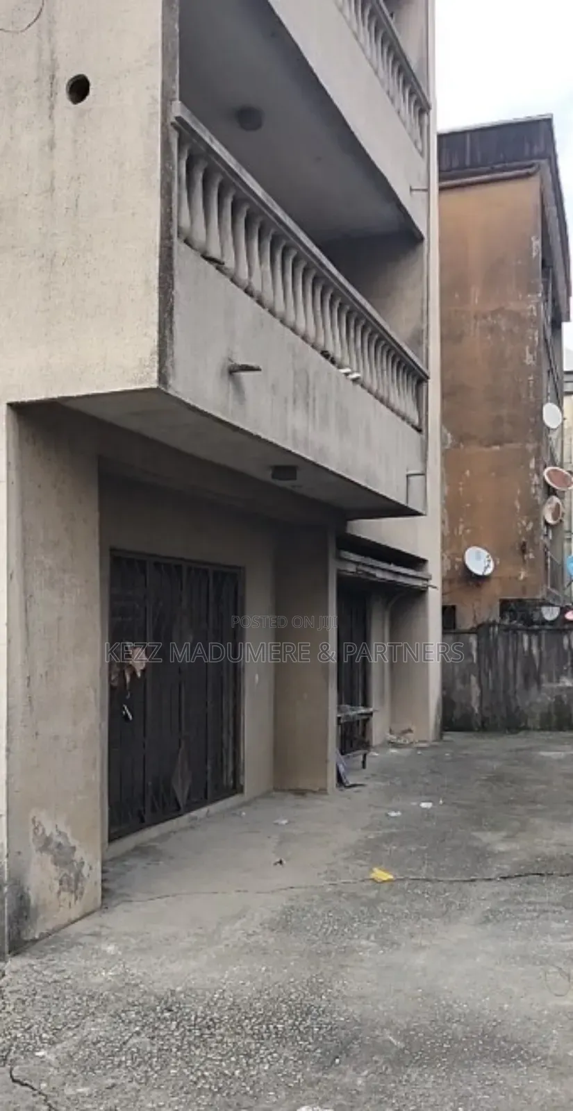 8bdrm Block of Flats in Imo Avenue Ext, Aba, Port-Harcourt for sale