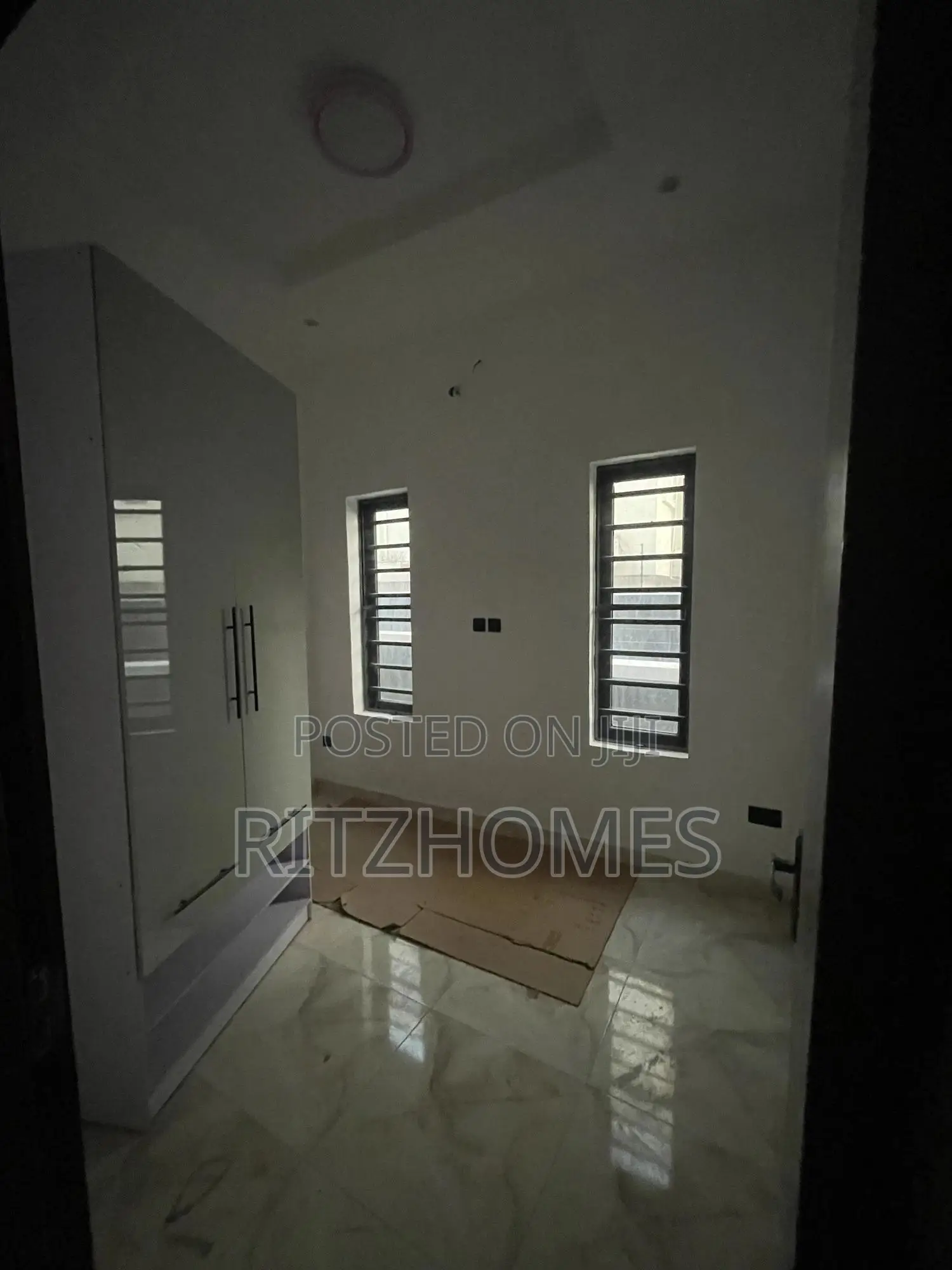 4bdrm Duplex in Agungi for sale