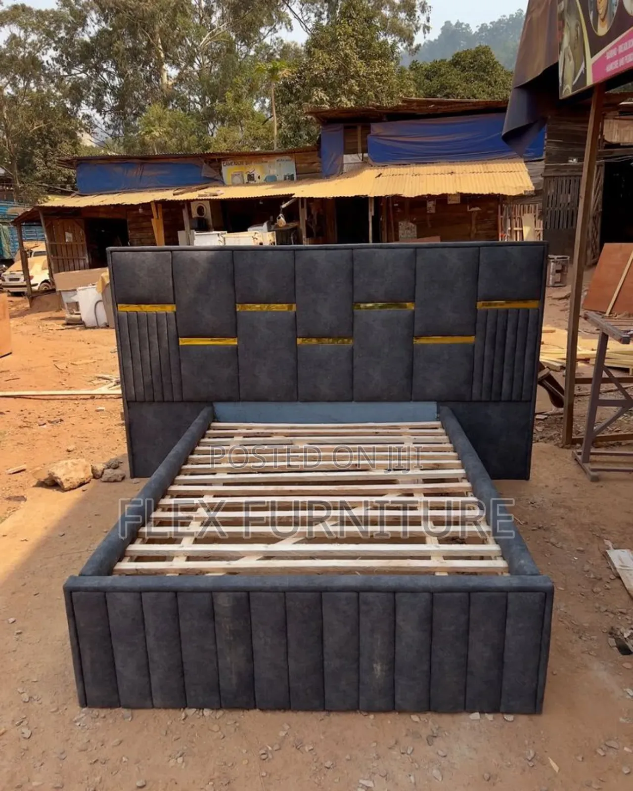4/6 Bed Frame With Two Side Drawers