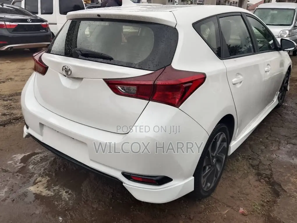 Toyota Corolla S w/Special Edition Pkg (1.8L 4cyl CVT) 2016 White