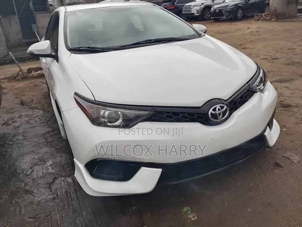 Toyota Corolla S w/Special Edition Pkg (1.8L 4cyl CVT) 2016 White