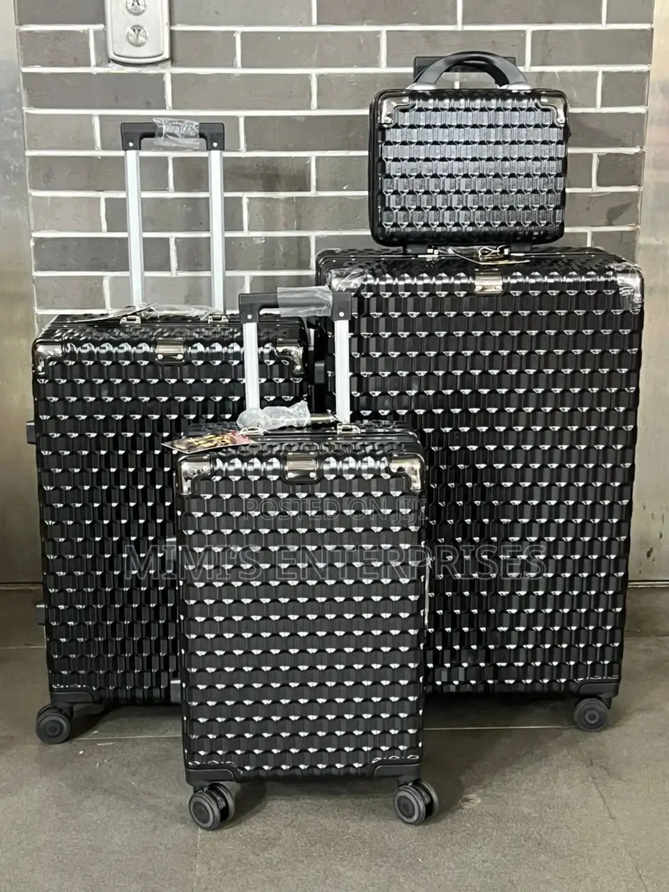 Promo Promo,Get Any Of This Aluminum Luggage Set At Discounted Price