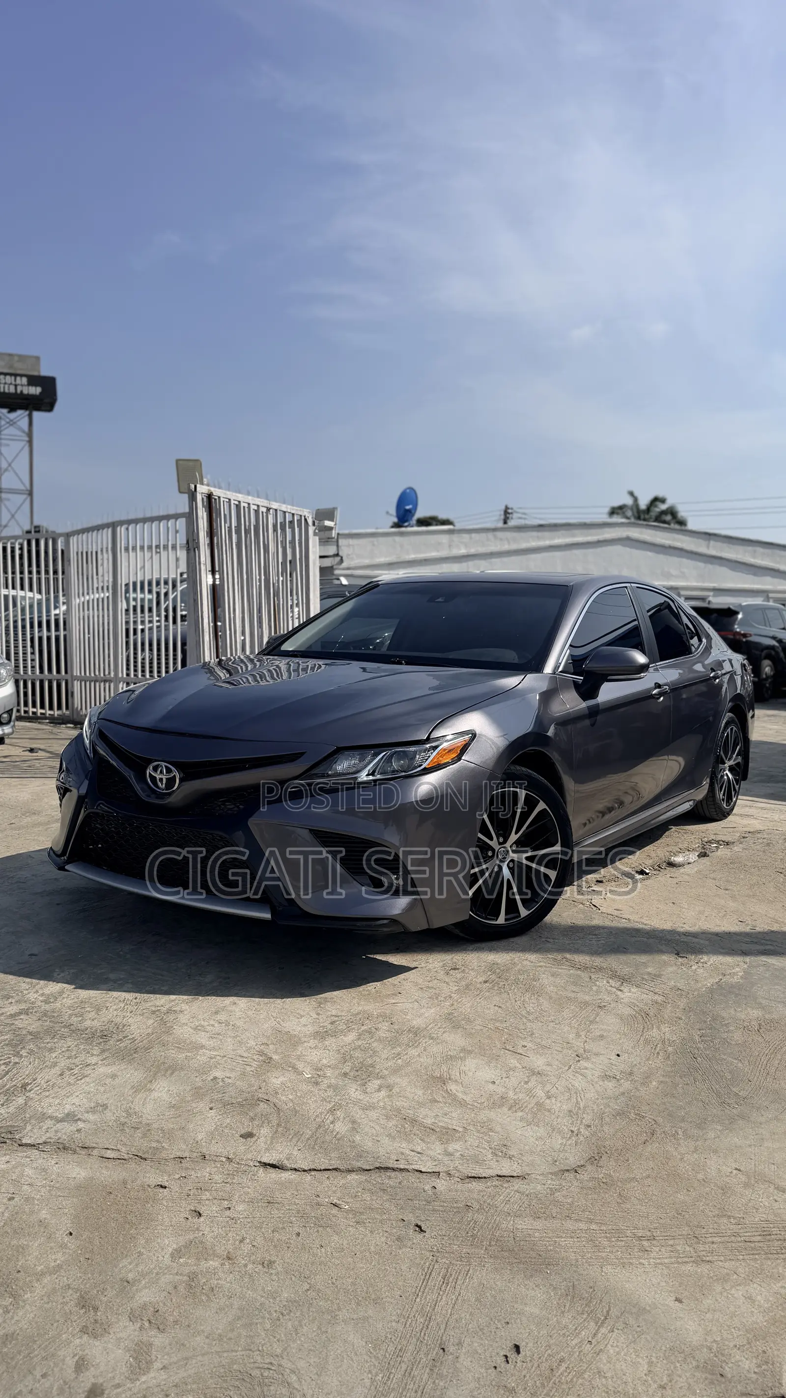 Toyota Camry SE (2.5L 4cyl 8A) 2019 Gray