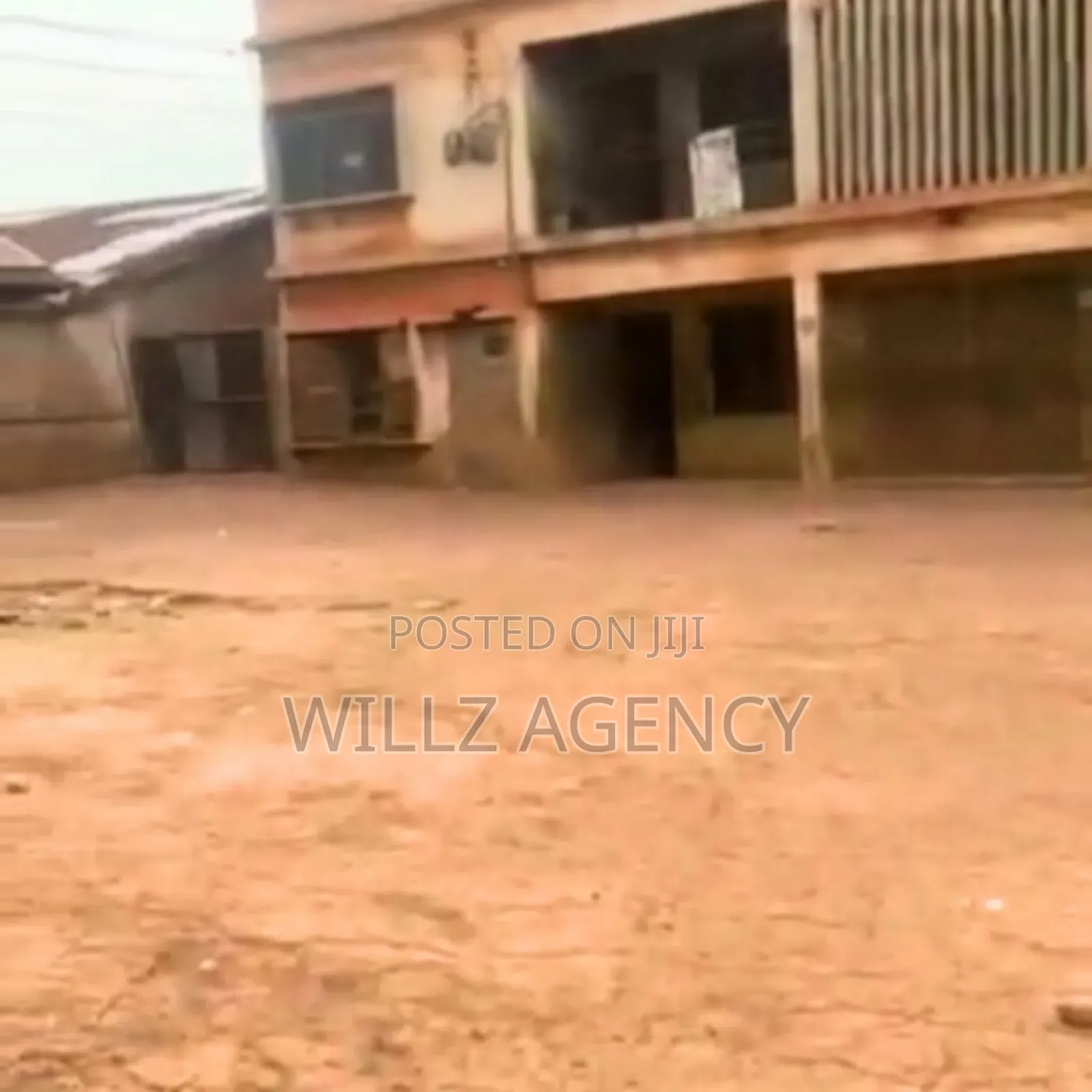 1000 SQM With Structure Along a Very Busy Road