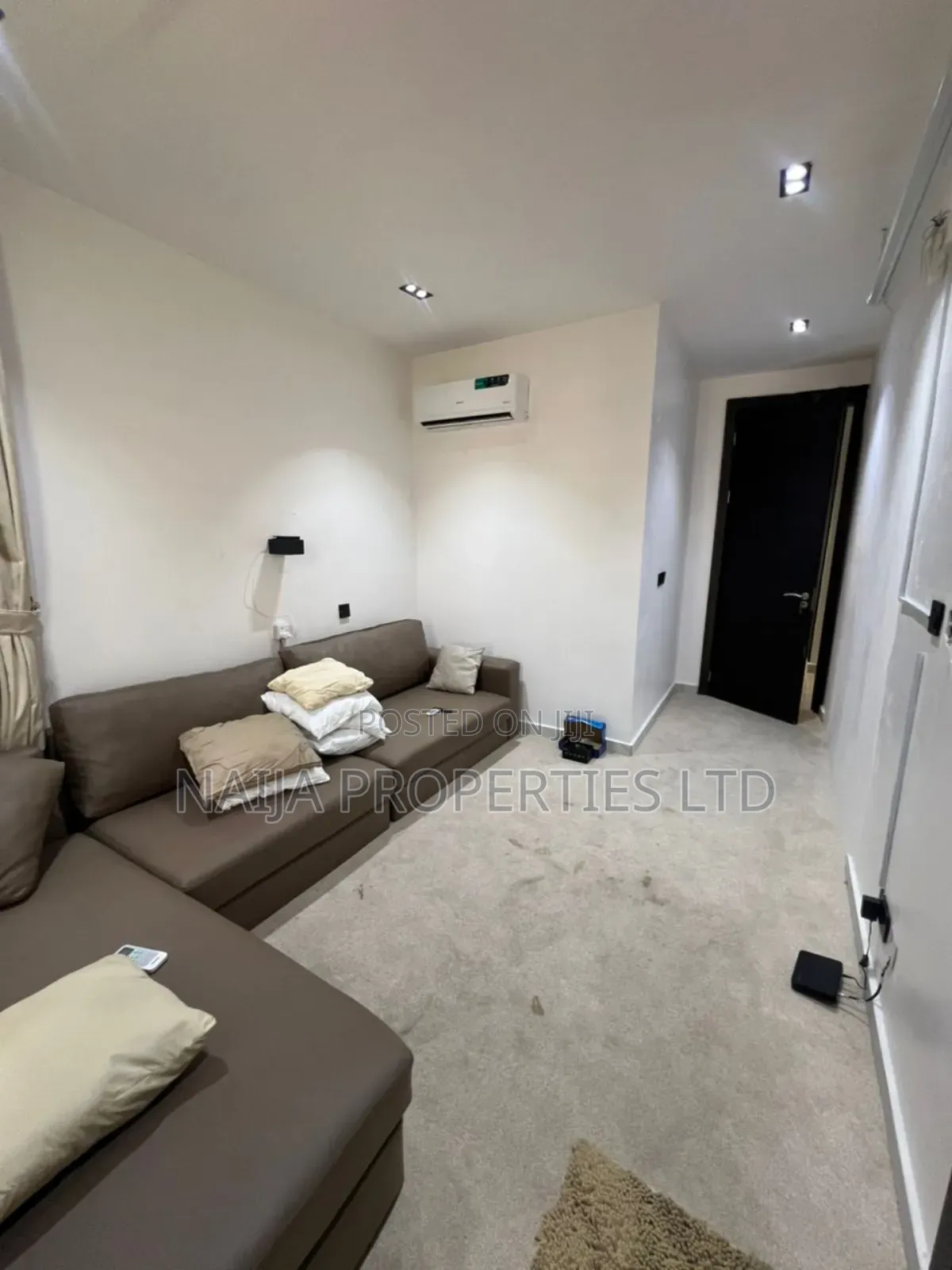 Furnished 3bdrm Penthouse in Lekki Phase 1 for sale