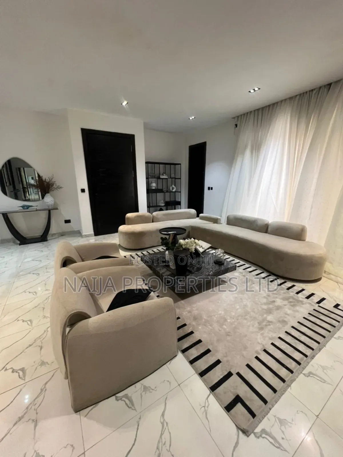 Furnished 3bdrm Penthouse in Lekki Phase 1 for sale