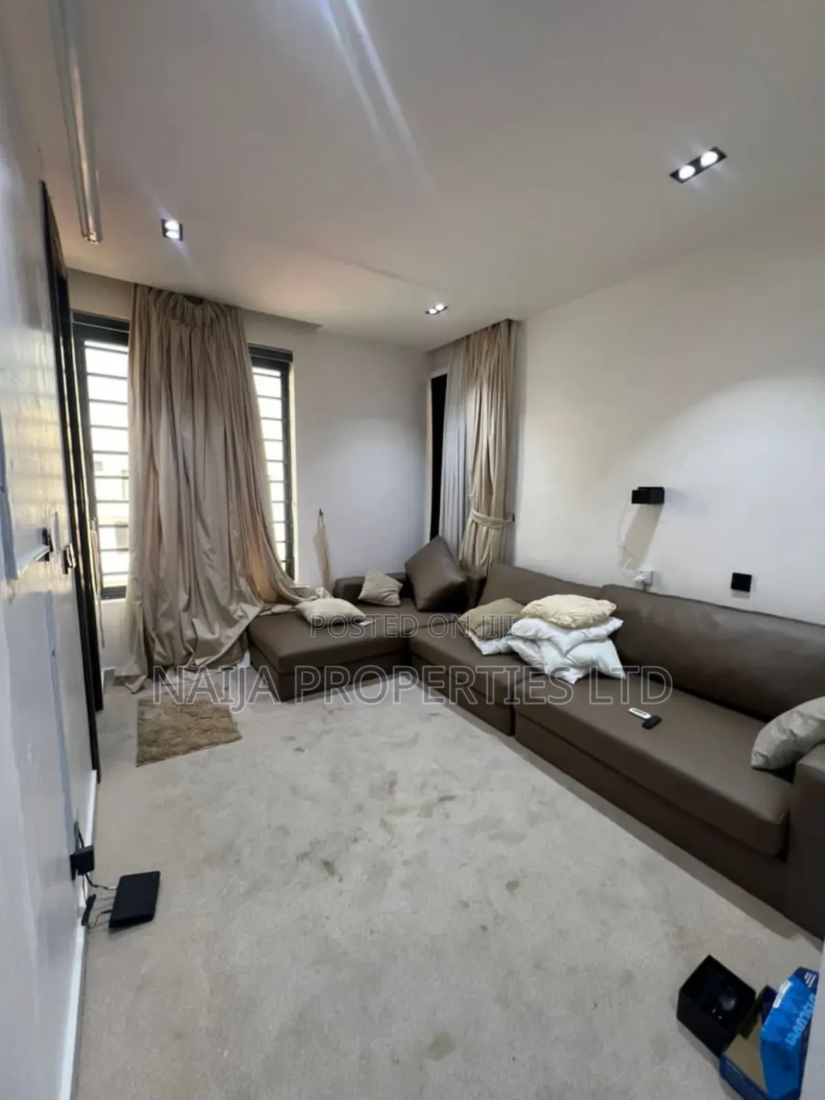 Furnished 3bdrm Penthouse in Lekki Phase 1 for sale