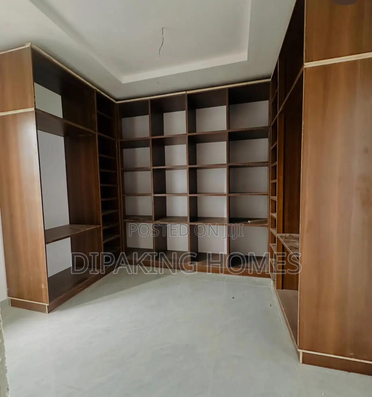 4bdrm Duplex in Anthony Village for sale
