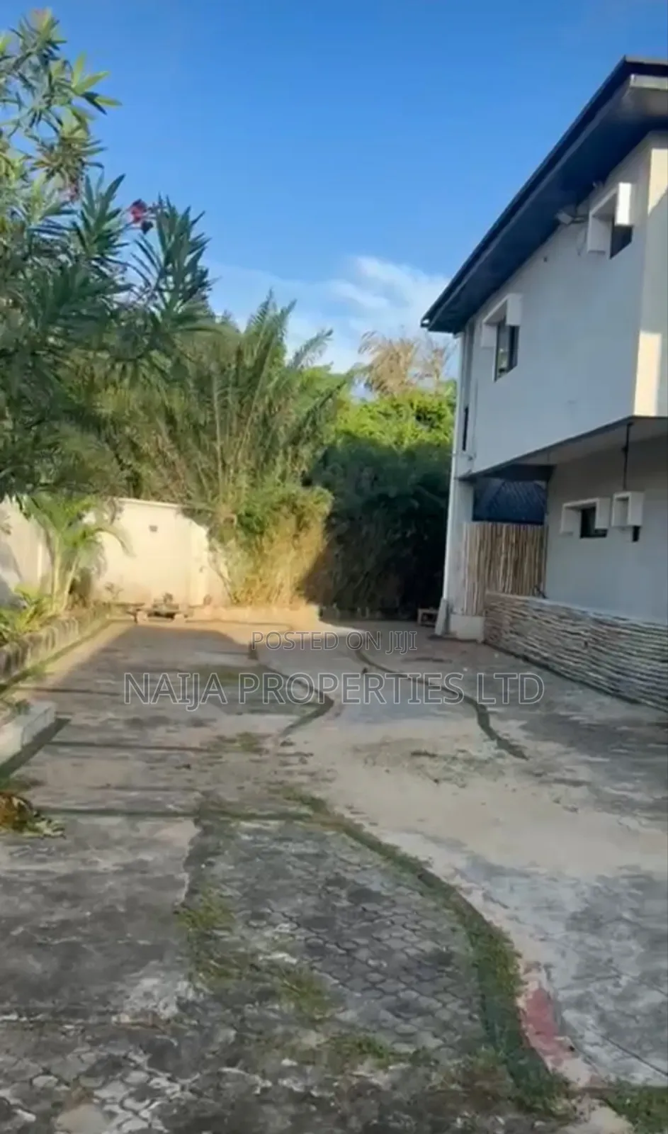Commercial Property on 1200sqm of Land at Lekki Phase 1 for Lease
