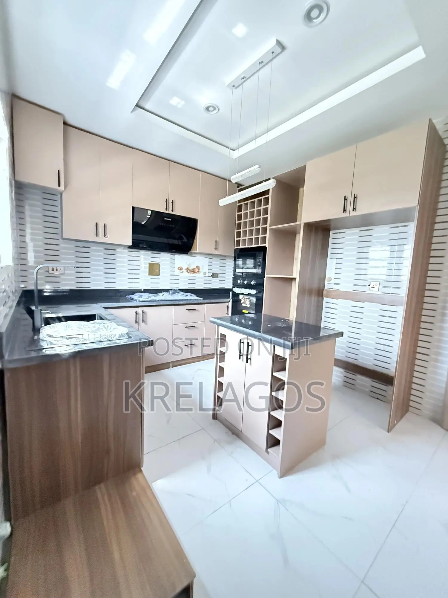4bdrm Duplex in Orchid, Chevron for sale