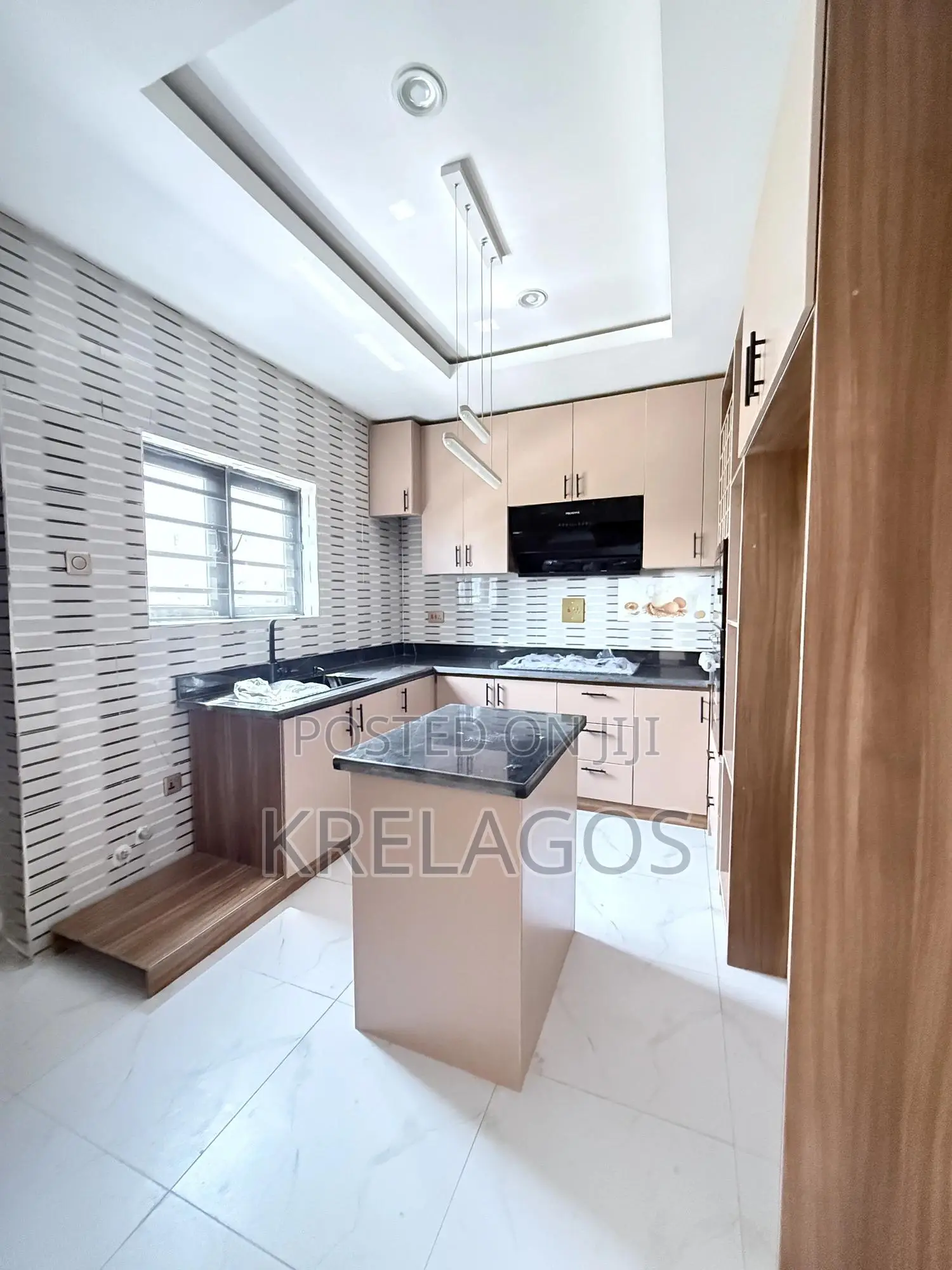 4bdrm Duplex in Orchid, Chevron for sale