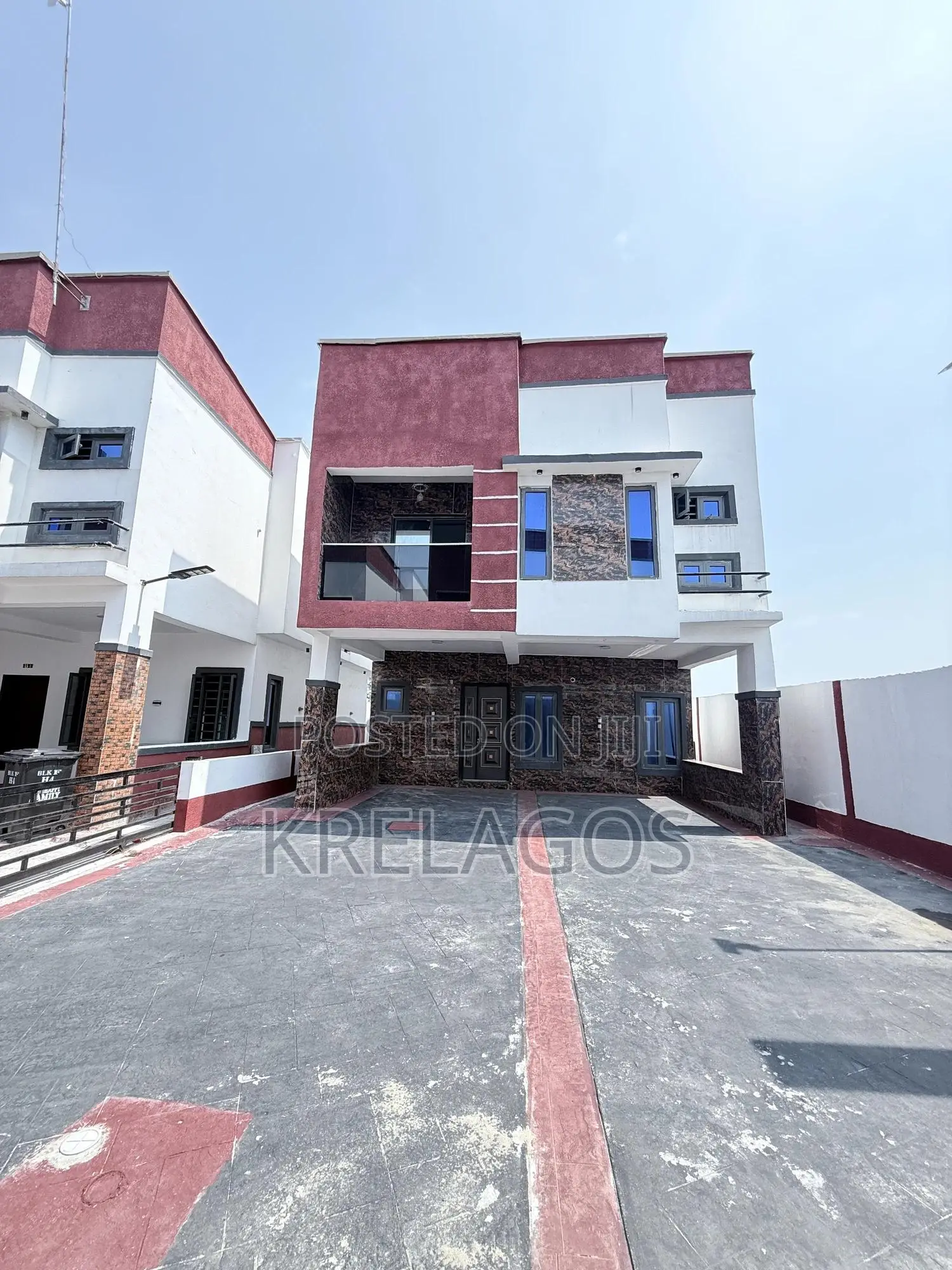 4bdrm Duplex in Orchid, Chevron for sale