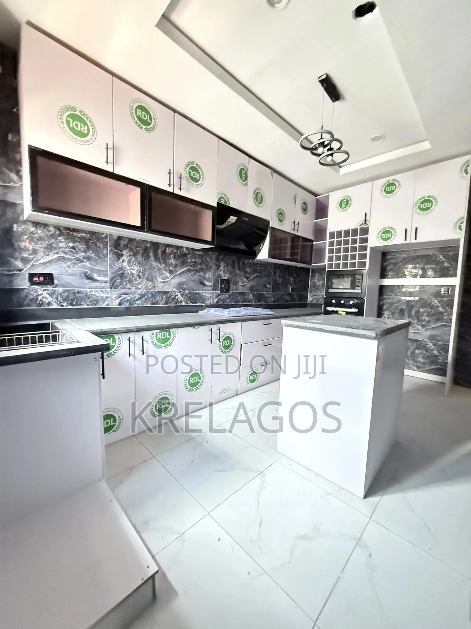 4bdrm Duplex in Orchid, Chevron for sale