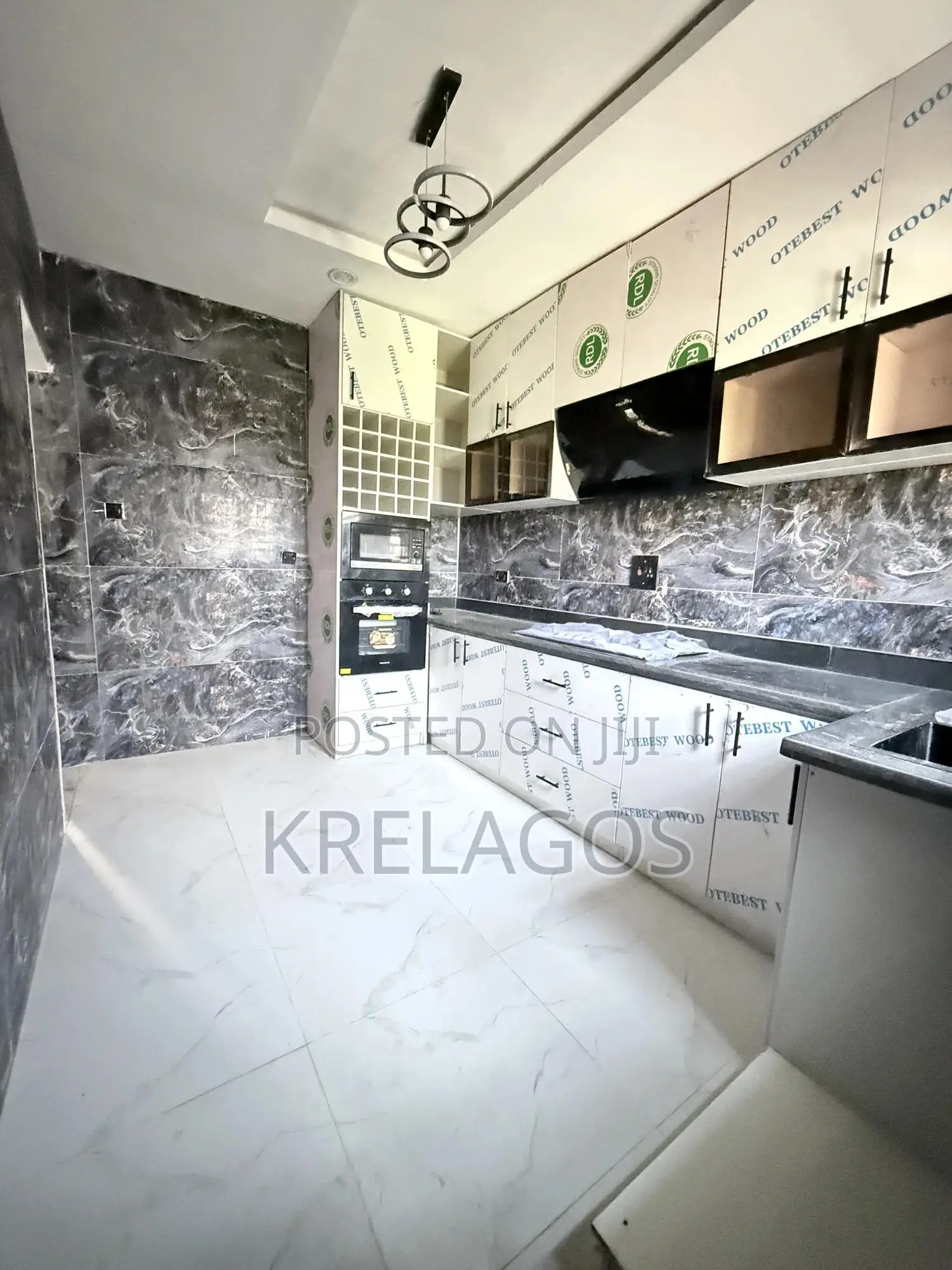 4bdrm Duplex in Orchid, Chevron for sale