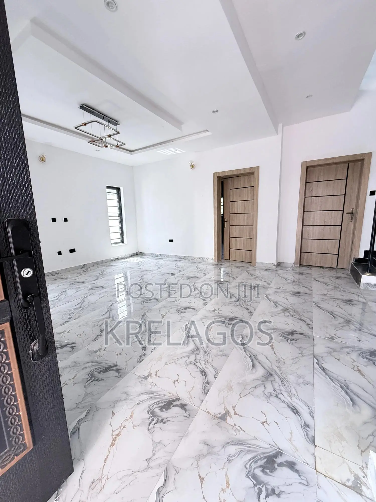 4bdrm Duplex in Orchid, Chevron for sale