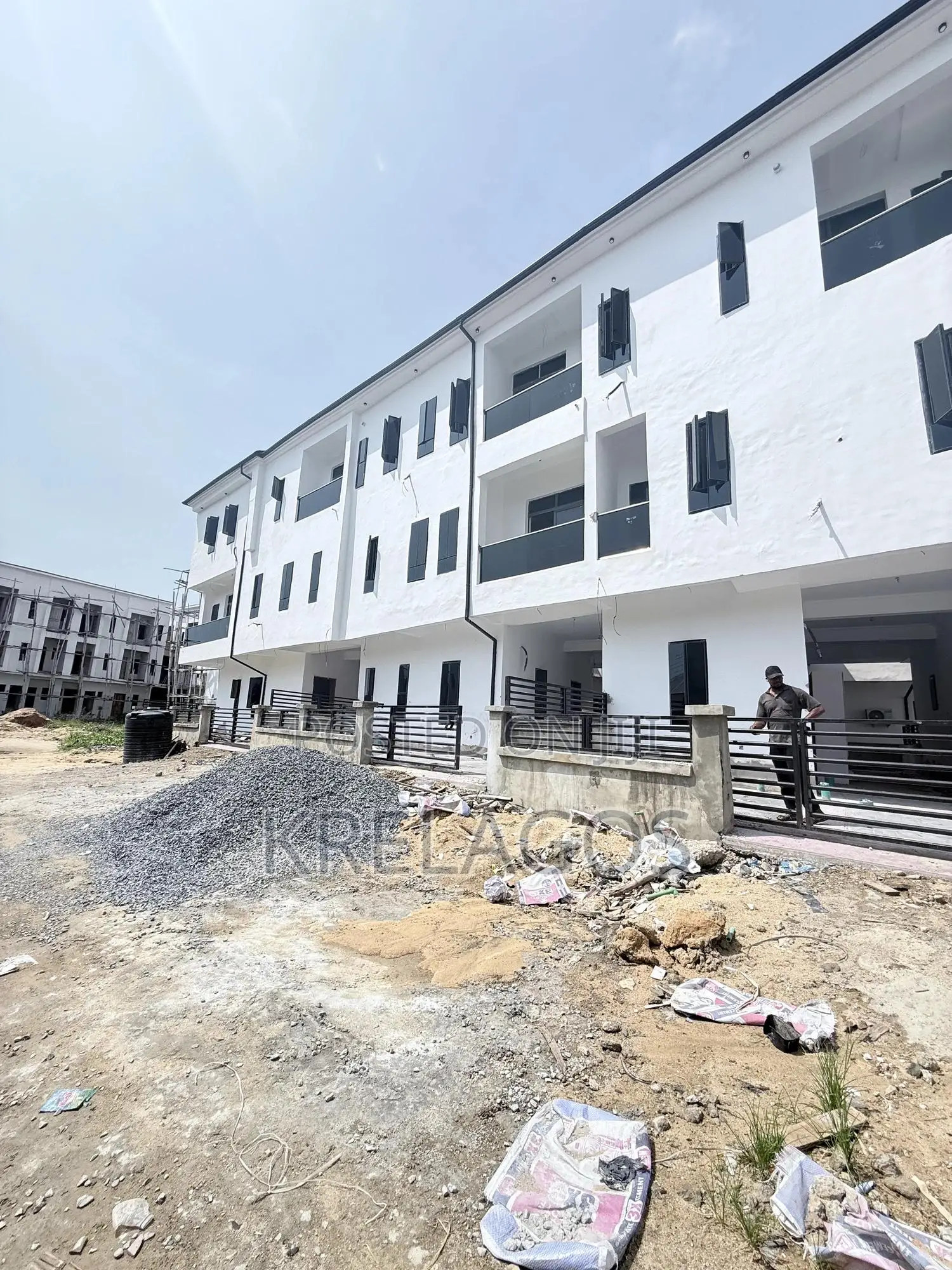 4bdrm Duplex in Orchid, Chevron for sale