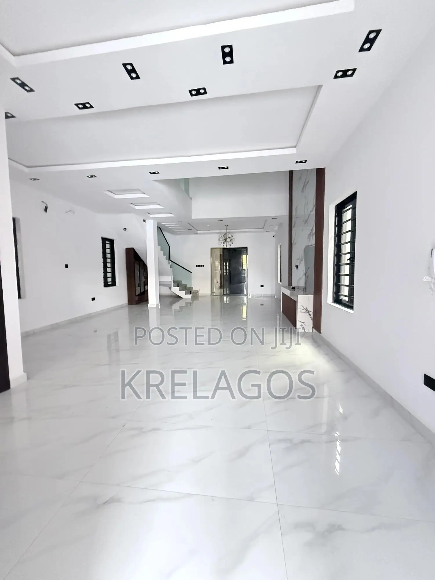 5bdrm Duplex in Ikota for sale