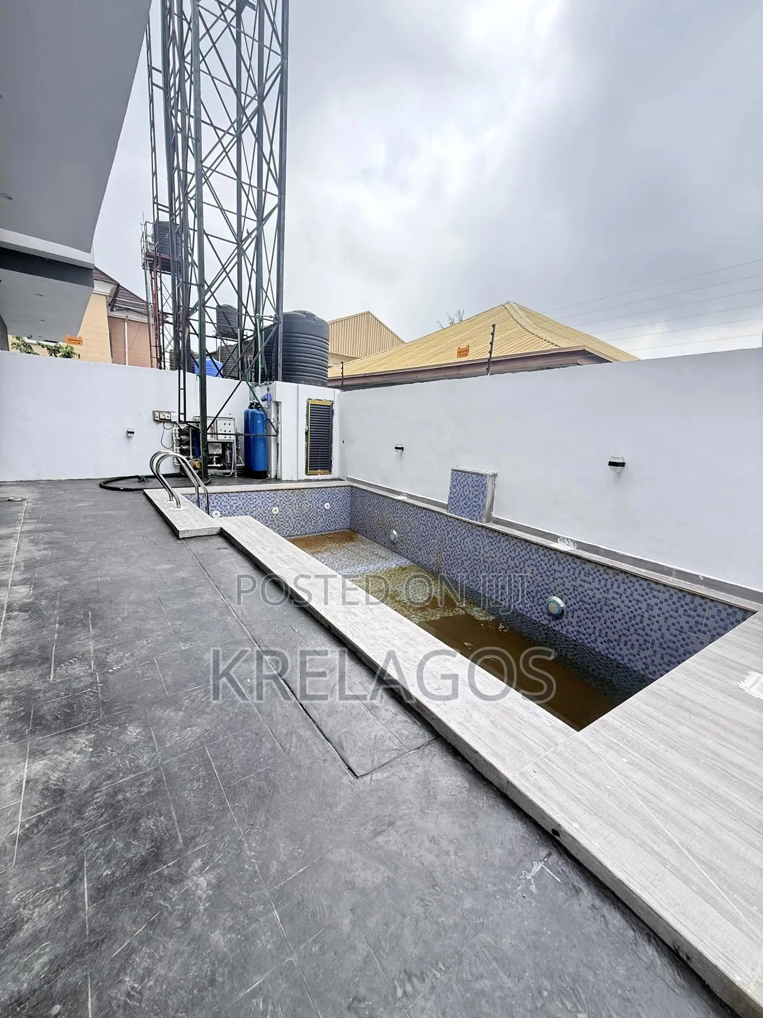 5bdrm Duplex in Ikota for sale