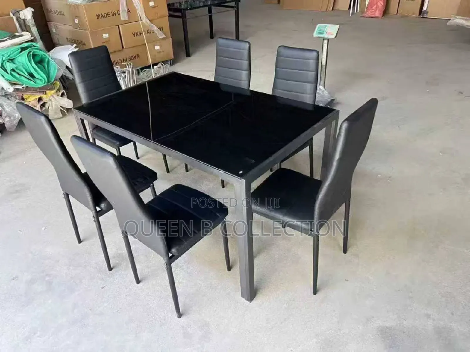 A Set of Dinning Table With 6 Chairs