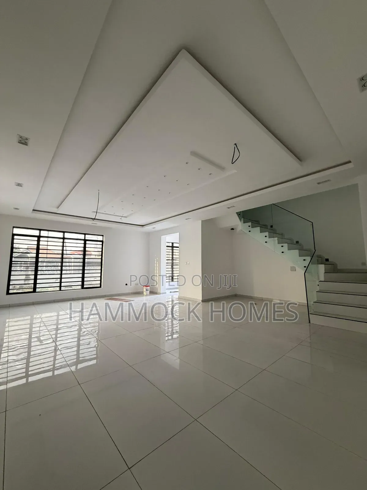 6bdrm Penthouse in Agodi Gra for sale