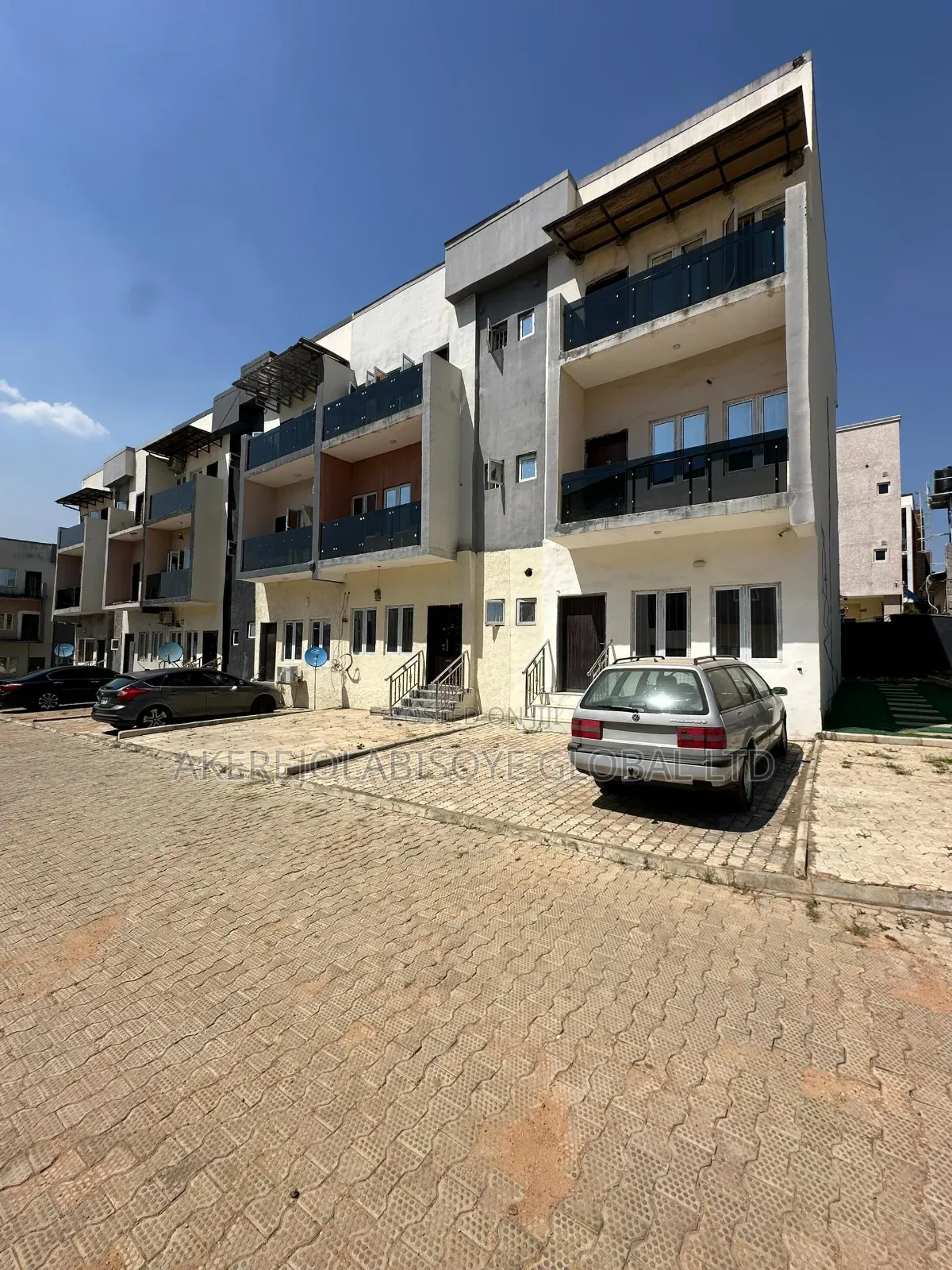 4bdrm Duplex in Jahi Gilmore for rent