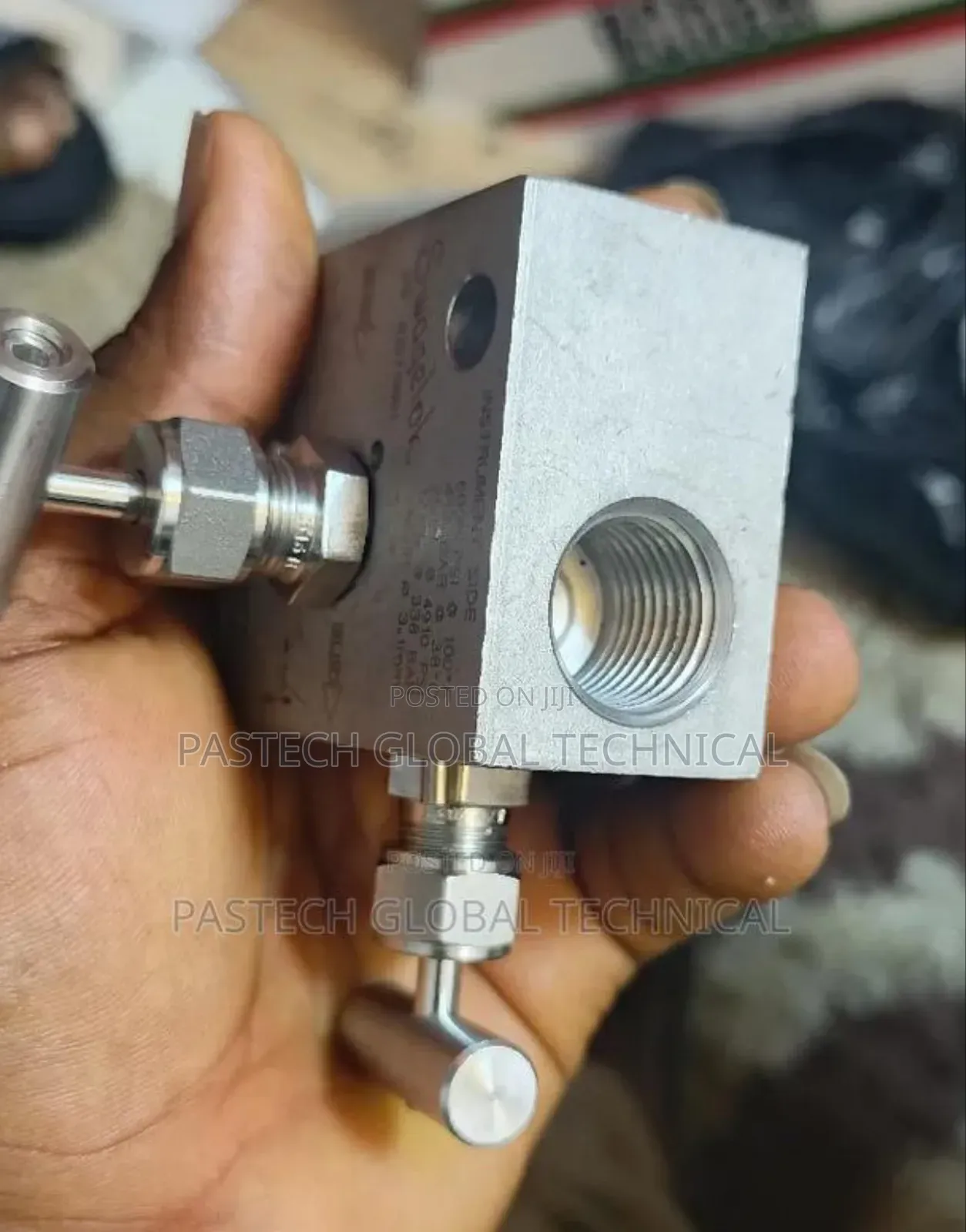 //5-valve Manifold; 1/2" Fnpt X 1/8" Fnpt, 316ss (Swagelok)