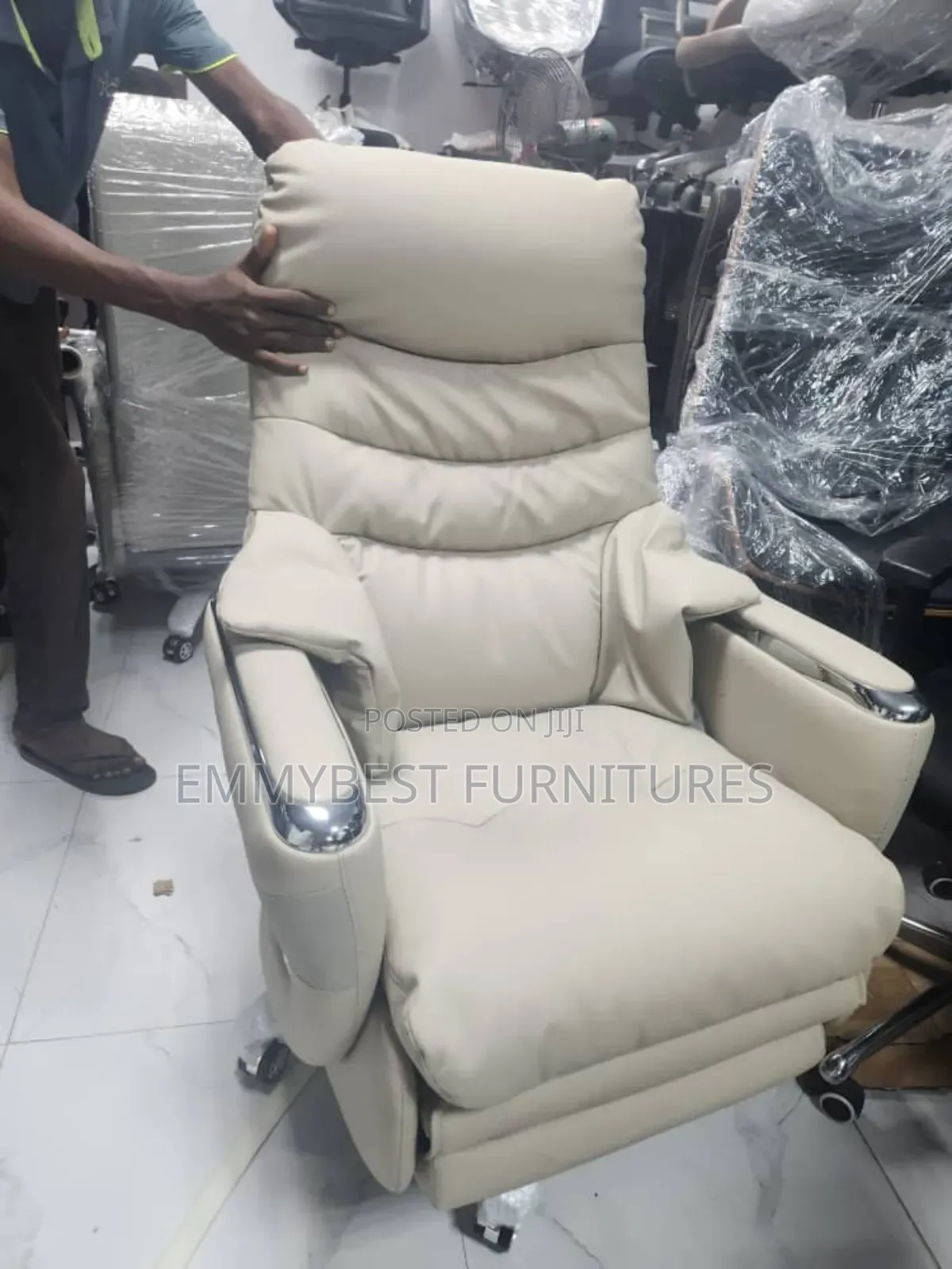 Standard Quality Reclining Office Chair, Fully Electric Body Massager.