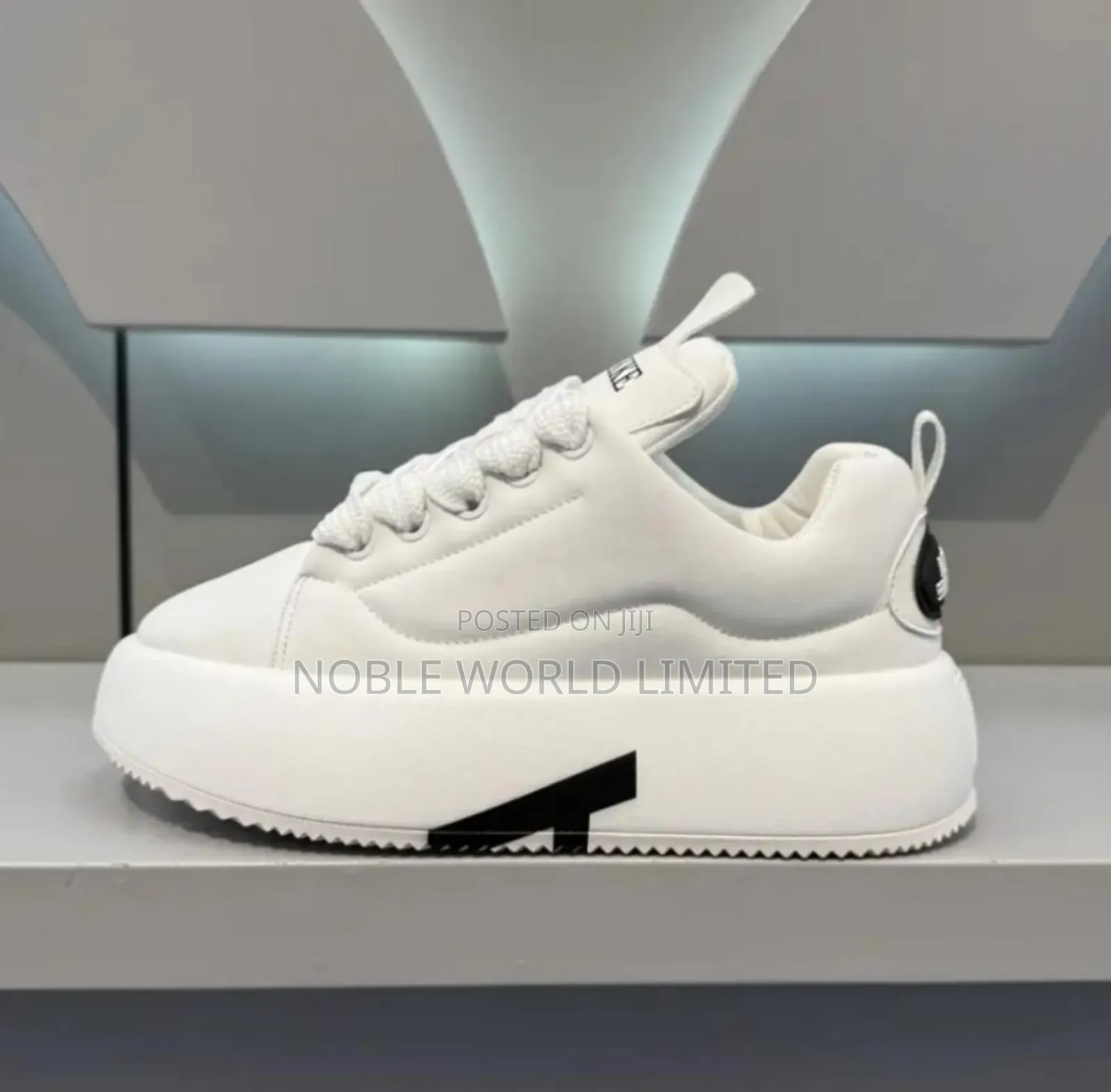 Sleek Unisex Sneakers if 68m