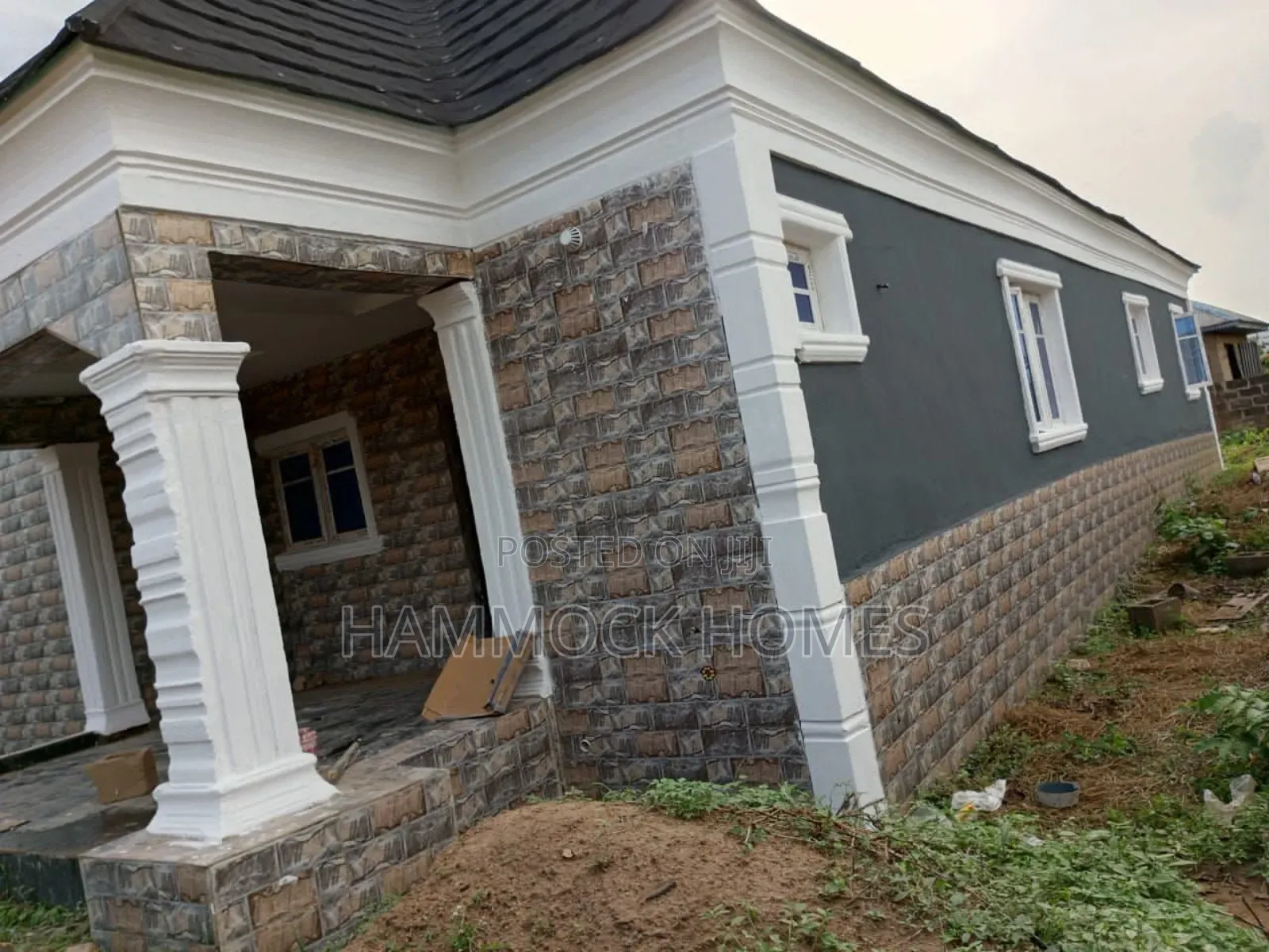 3bdrm Bungalow in Oloola Estate, Akala Express for sale
