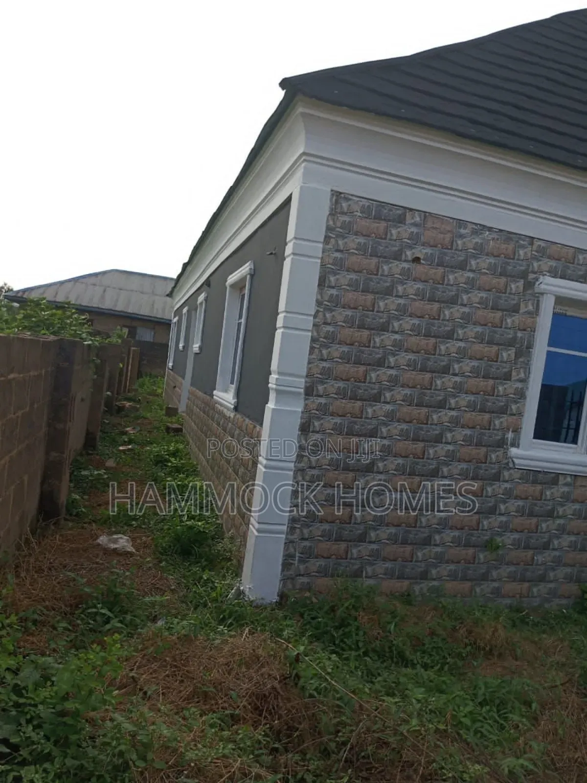 3bdrm Bungalow in Oloola Estate, Akala Express for sale