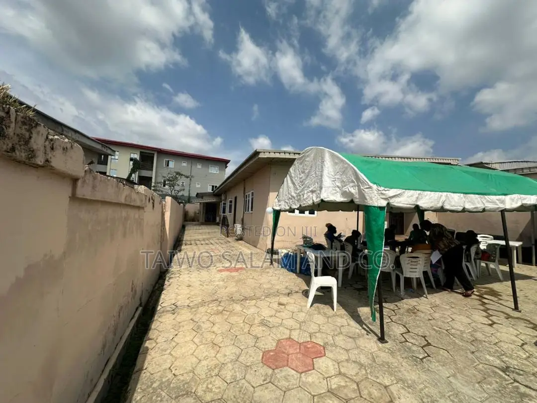 Old Bungalow on 450sqm Commercial Land