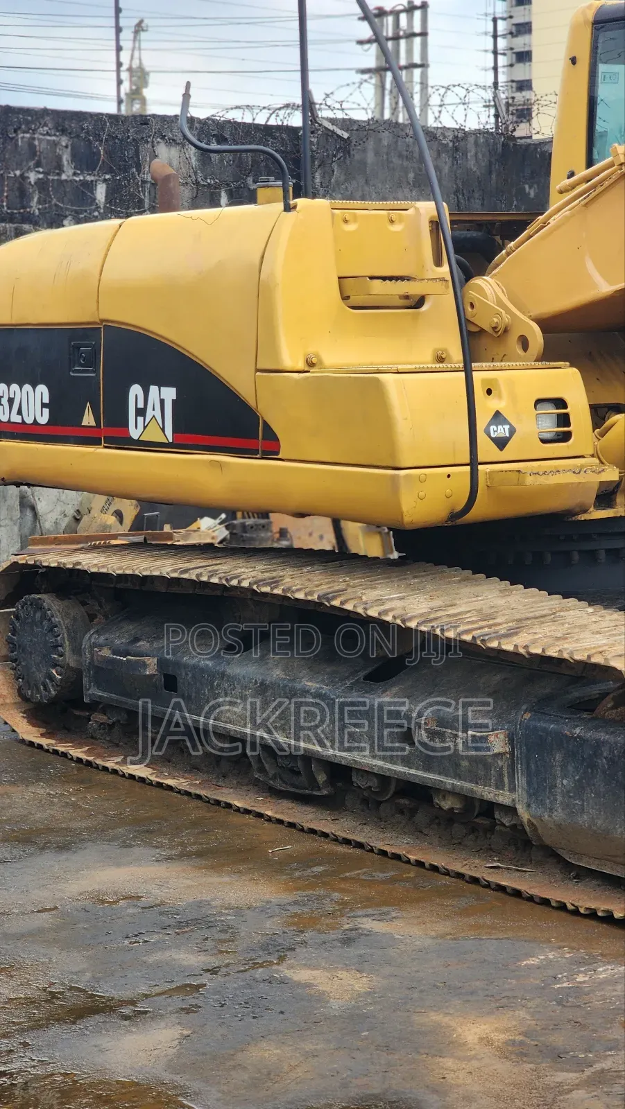 Clean Excavator Available for Lease in Porthercour