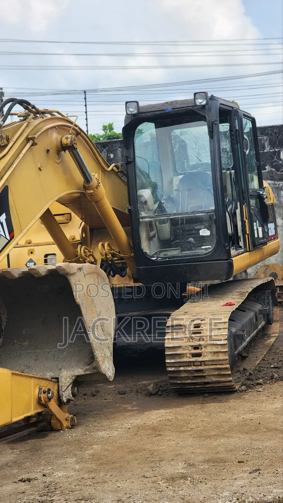 Clean Excavator Available for Lease in Porthercour