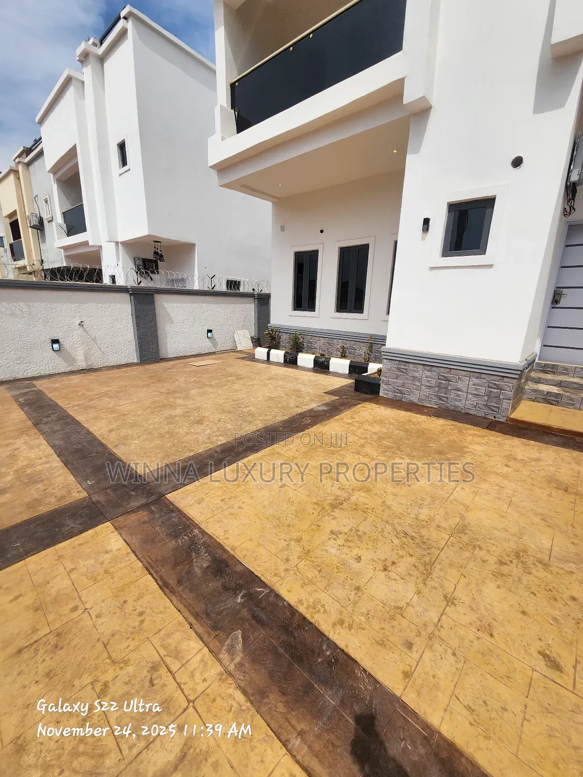 4bdrm Duplex in Nuga Luxury, Lugbe District for sale