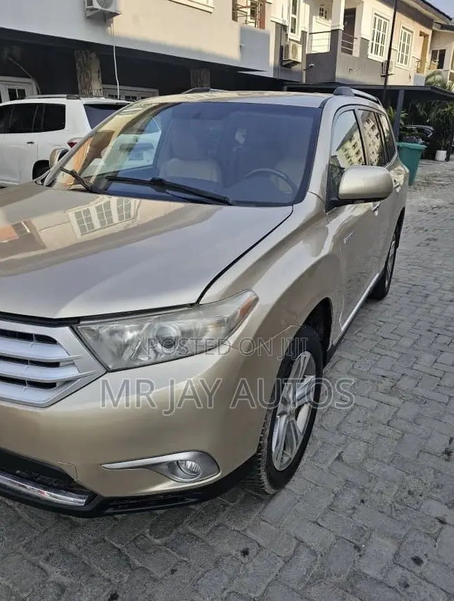 Toyota Highlander 2011 Gold