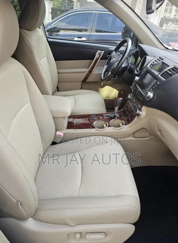 Toyota Highlander 2011 Gold