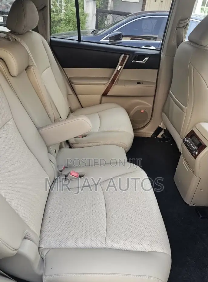 Toyota Highlander 2011 Gold