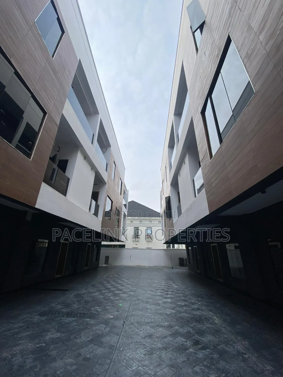 4bdrm Duplex in Lekki Phase 1 for sale